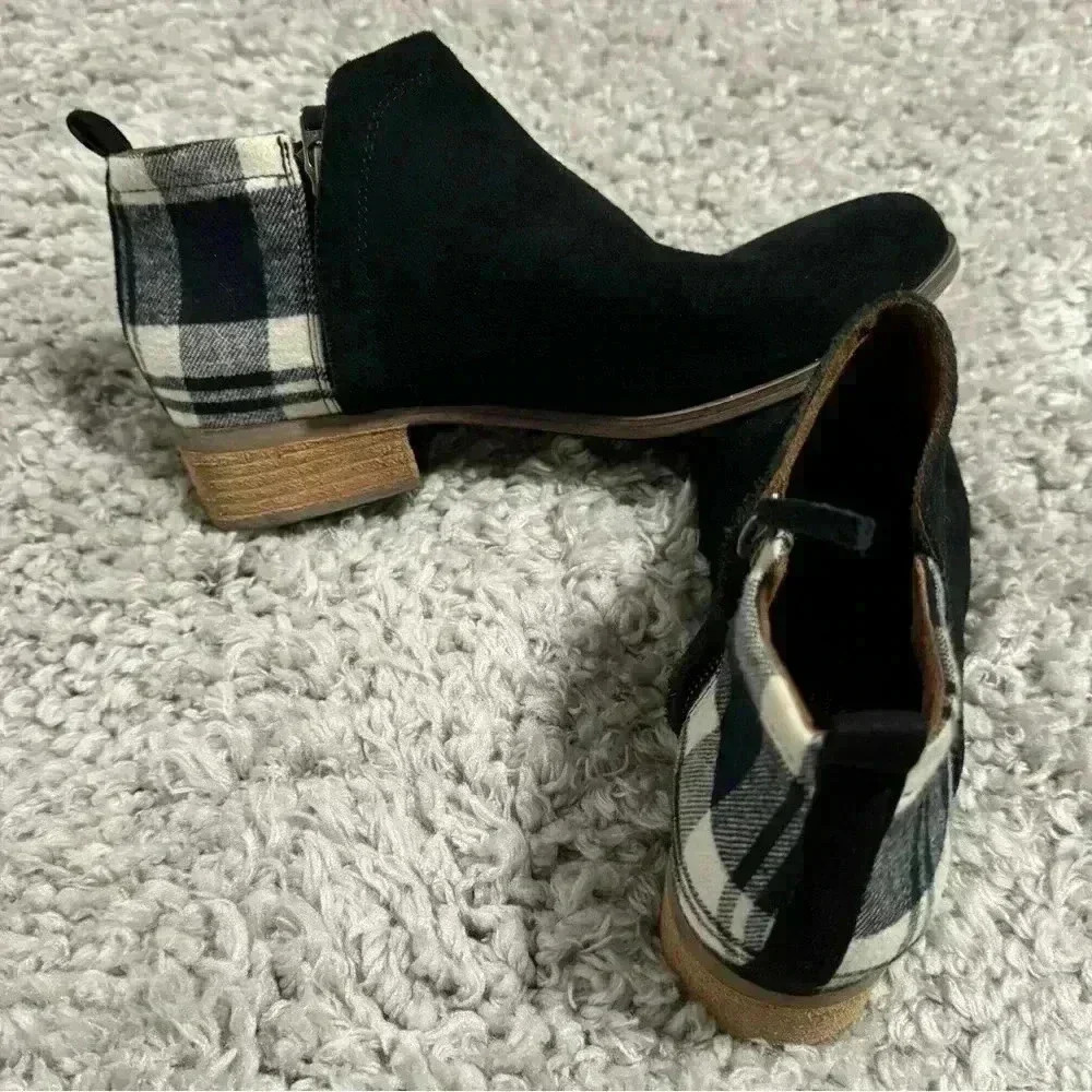 TOMS womans booties size 8